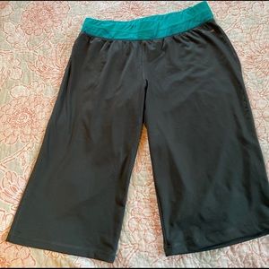 Women's NWT Reebok Activewear Shorts/Crop Pants